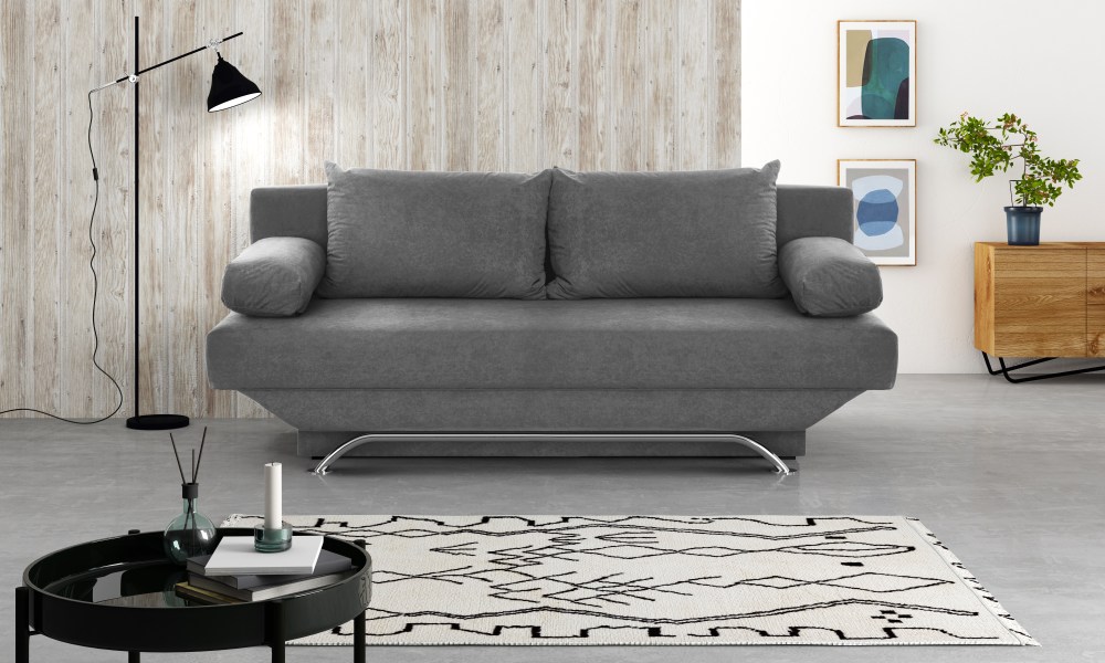 La banquette 3 places grise Finteijo est un investissement sûr pour votre salon. Avec son style classique/design et ses pieds chromés, elle est la touche moderne pour votre intérieur.